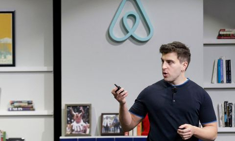 CEO Airbnb và bài học lãnh đạo thấm thía