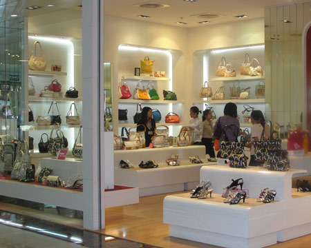 shop-hang-hieu-dong-khach