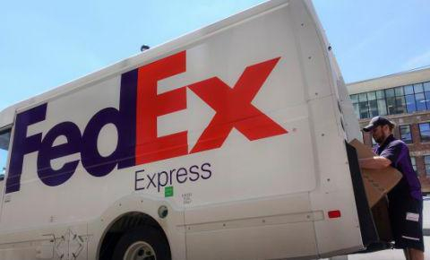 Công ty chuyển phát FedEx cắt quan hệ với Amazon